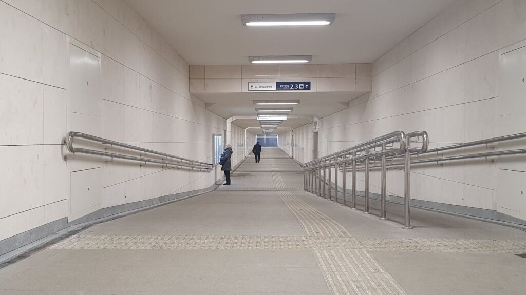 Budowa tunelu pod torami kolejowymi