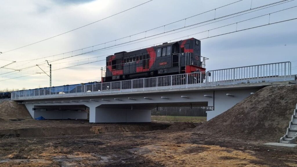 Realizacja robót budowlanych w formule „Projektuj i Buduj” dla zadania pn. LOT D – Prace na liniach kolejowych nr 131, 542, 739 na odcinku Rusiec Łódzki